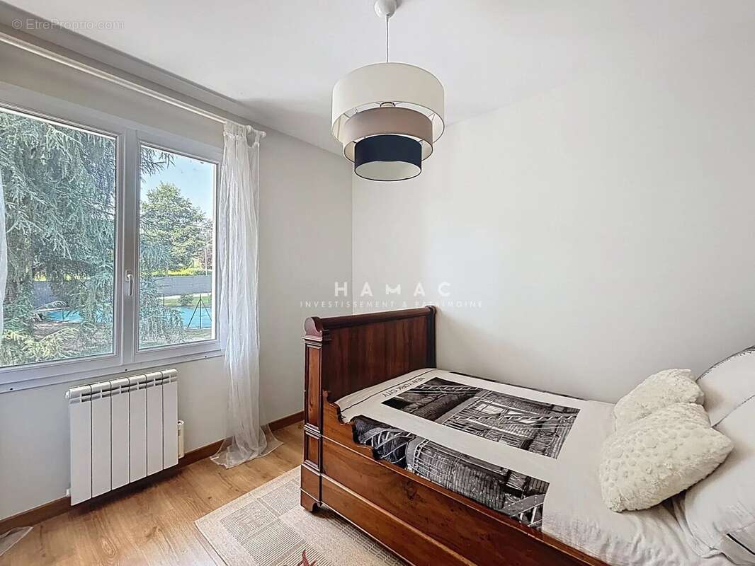 Maison à LA TOUR-DE-SALVAGNY