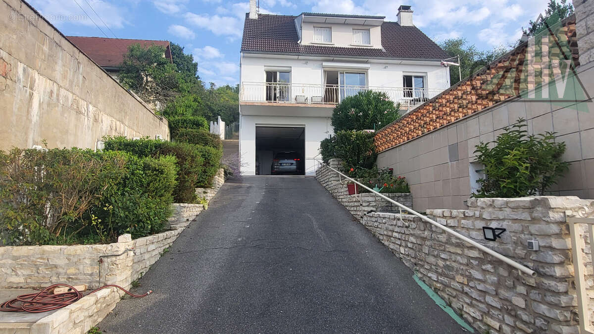 Maison à MONTEREAU-FAULT-YONNE