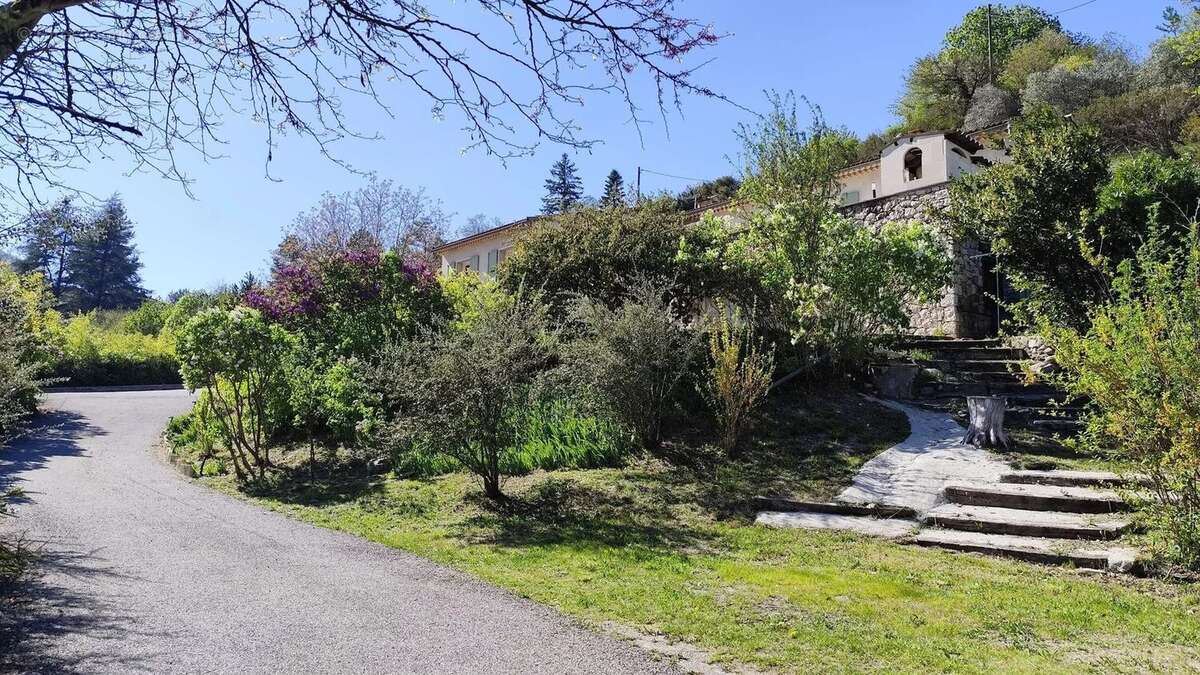 Maison à PUGET-THENIERS