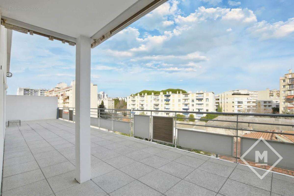 Appartement à MARSEILLE-4E