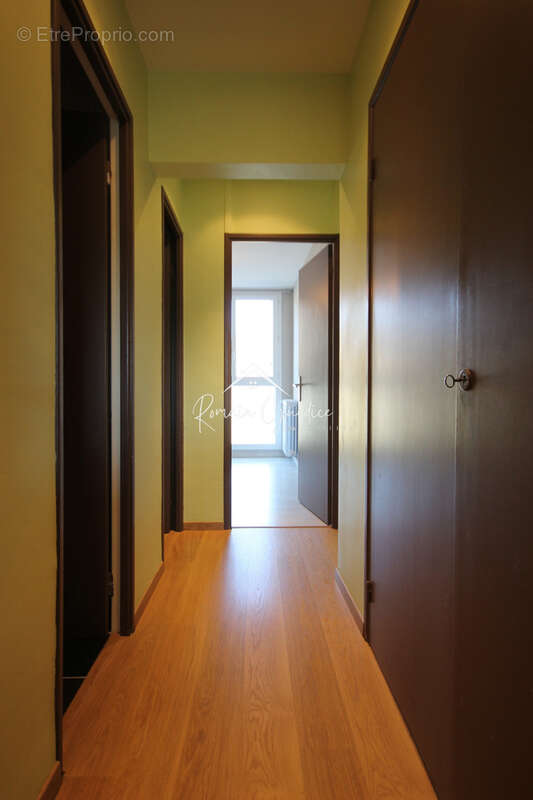 Appartement type 3 de 71 m2 avec balcon et places de parking - photo 7