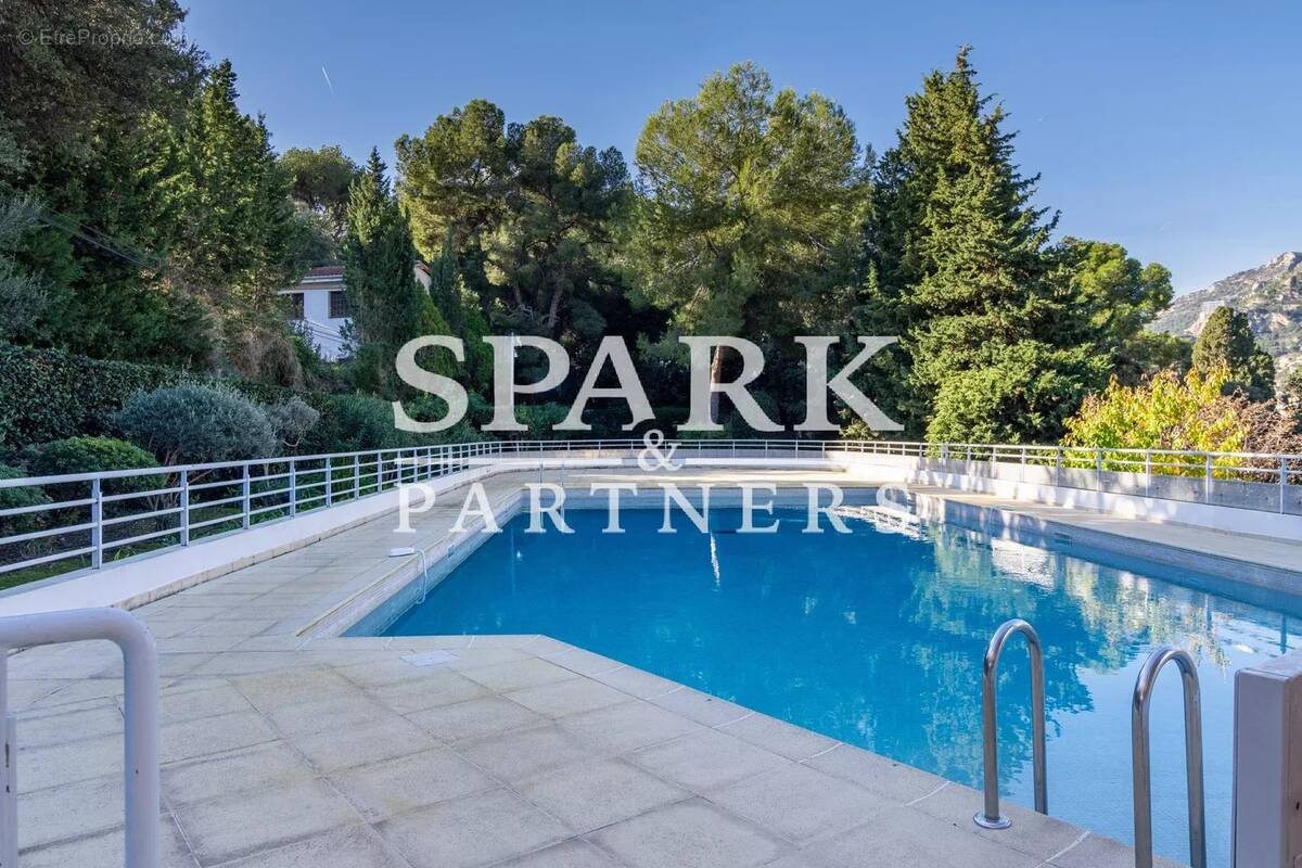 Appartement à ROQUEBRUNE-CAP-MARTIN