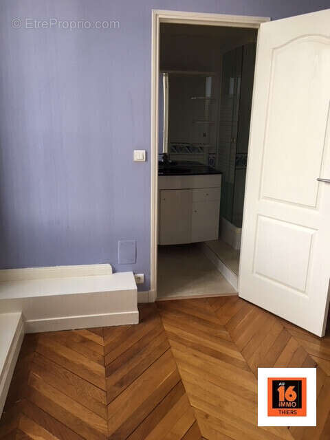 Appartement 560 m² à Thiers  - photo 7