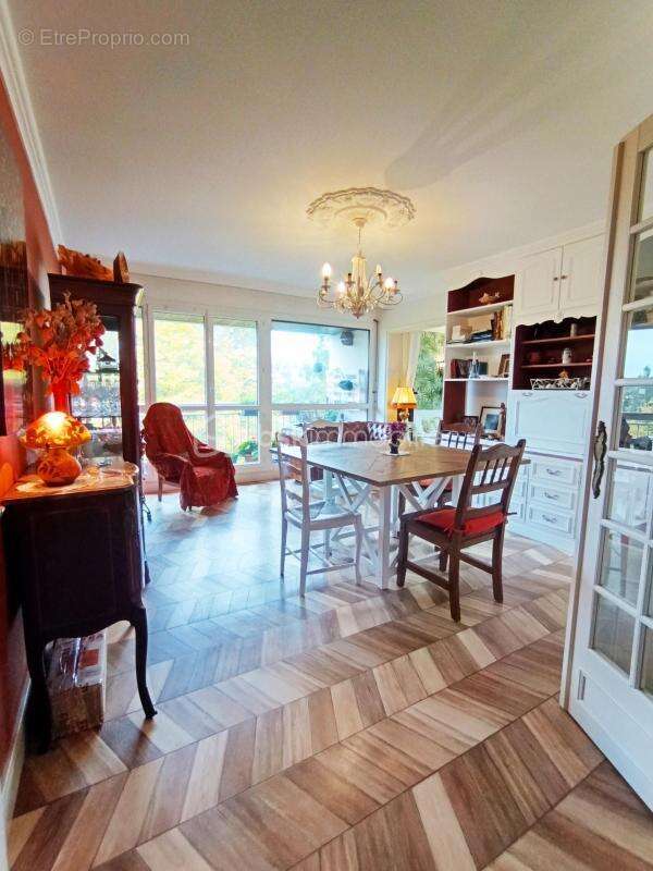 Appartement à SAINT-CYR-SUR-LOIRE