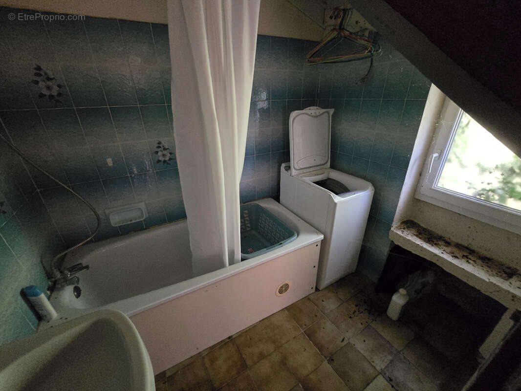 Maison à AINAY-LE-VIEIL