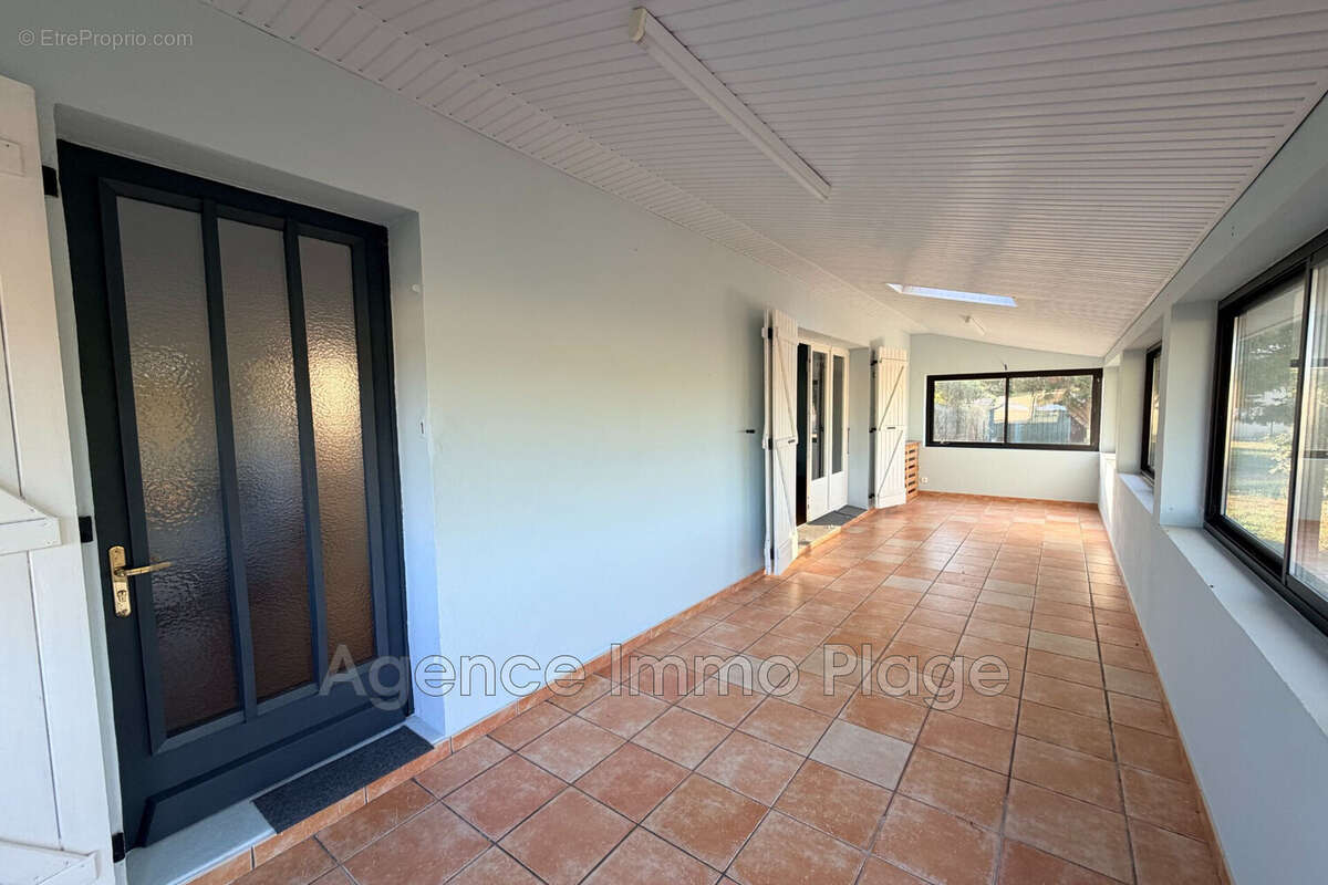 Maison 70 m² à Jau-Dignac-Et-Loirac  - photo 6