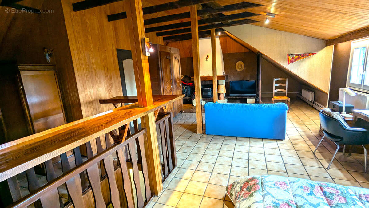 Maison à VELAINE-EN-HAYE