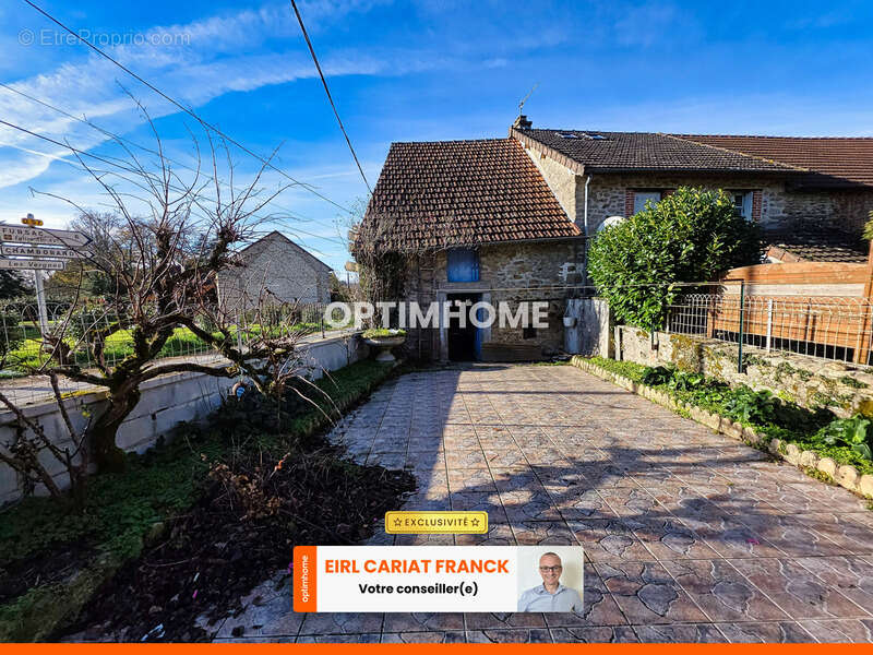 Maison à SAINT-ETIENNE-DE-FURSAC