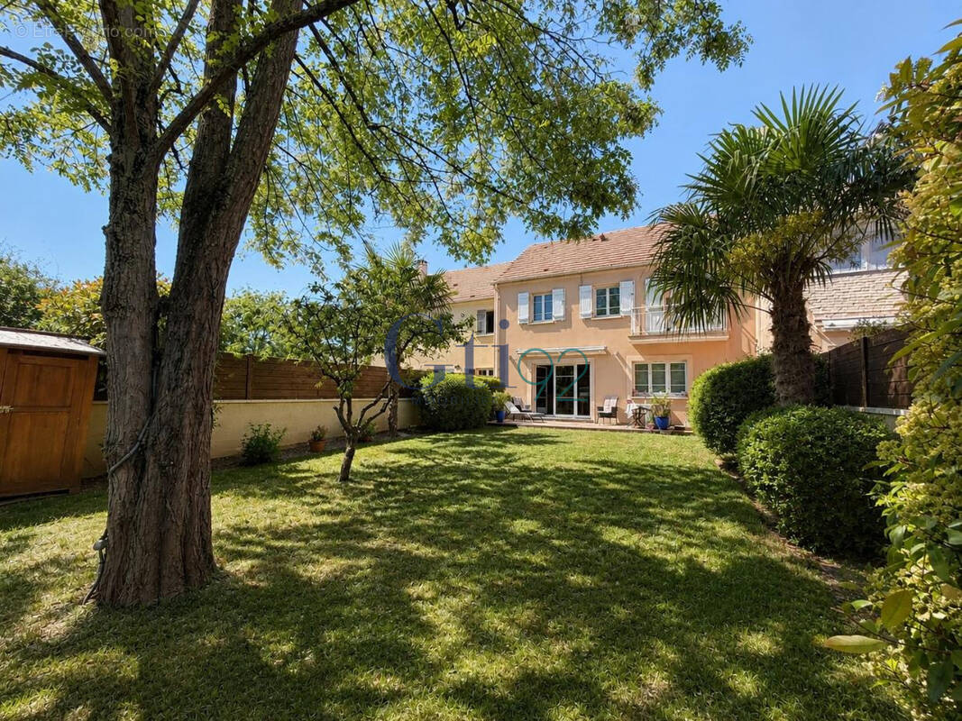 Maison à ISSY-LES-MOULINEAUX