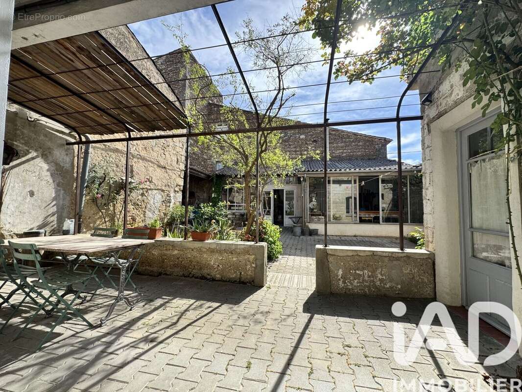 Photo 2 - Maison à SAINT-GILLES