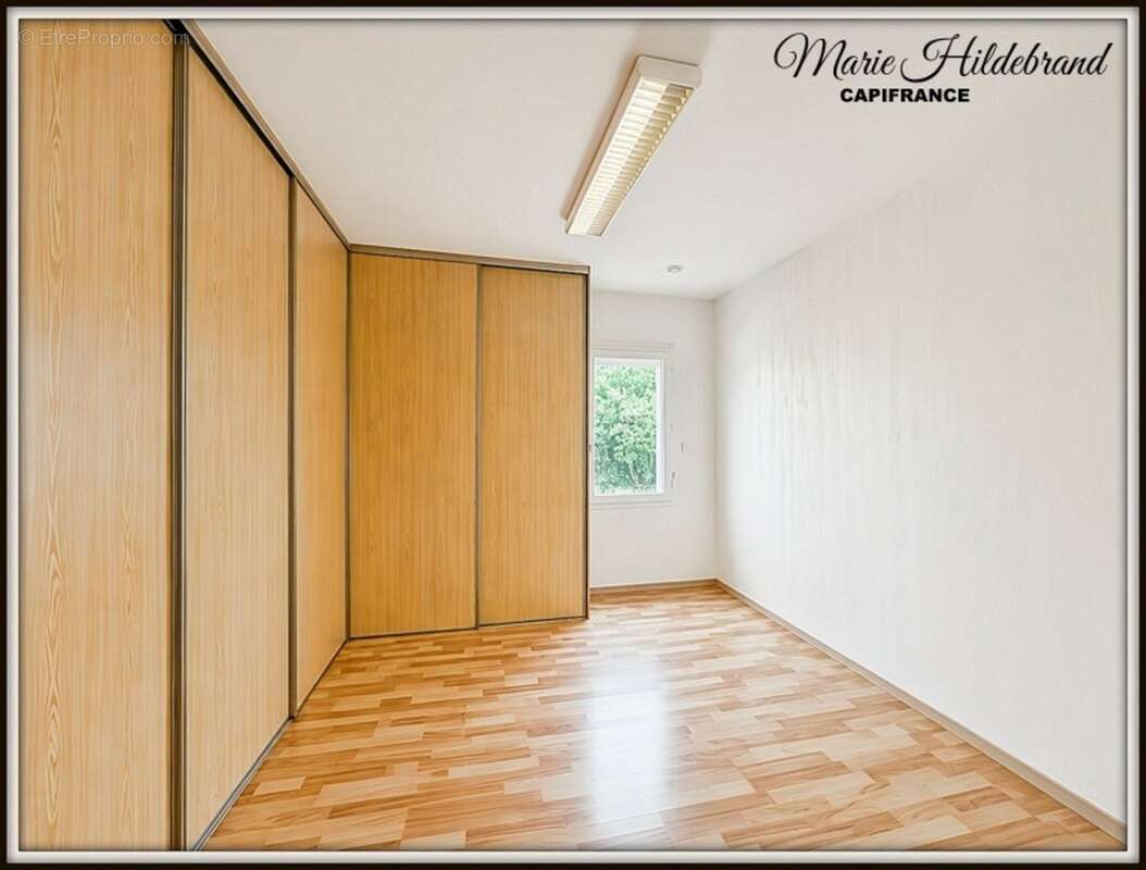 Maison d'architecte de caractère – 285 m² habitables – Vue dominante – Piscine – Grand garage - photo 16