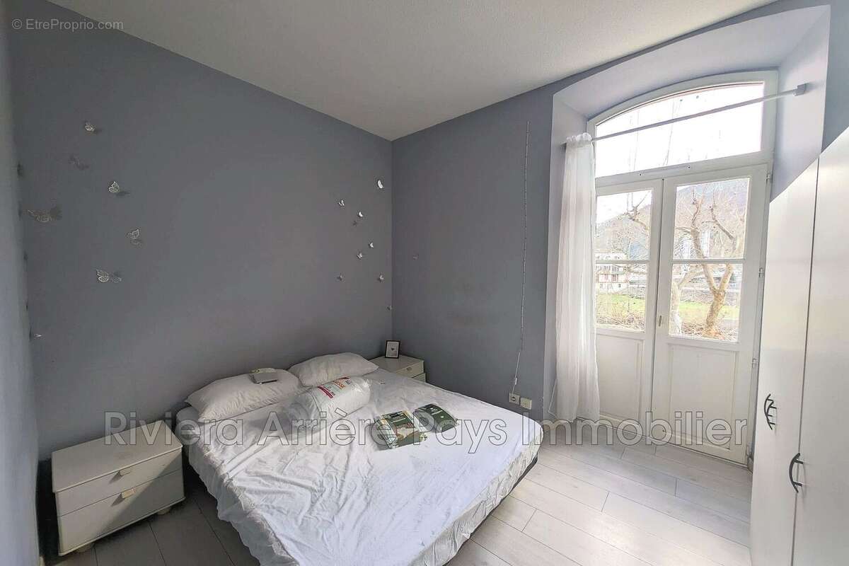 Appartement à PUGET-THENIERS