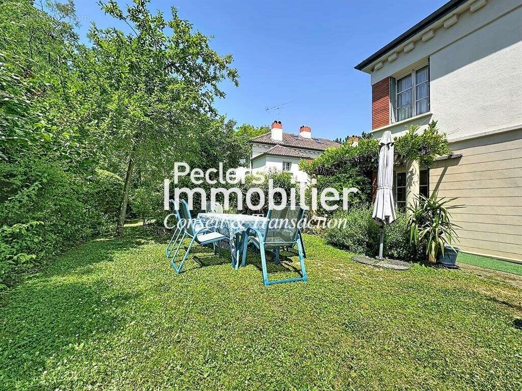 Appartement 3 / 4 pièces en rez de jardin dans un domaine privé d'exception. - photo 9
