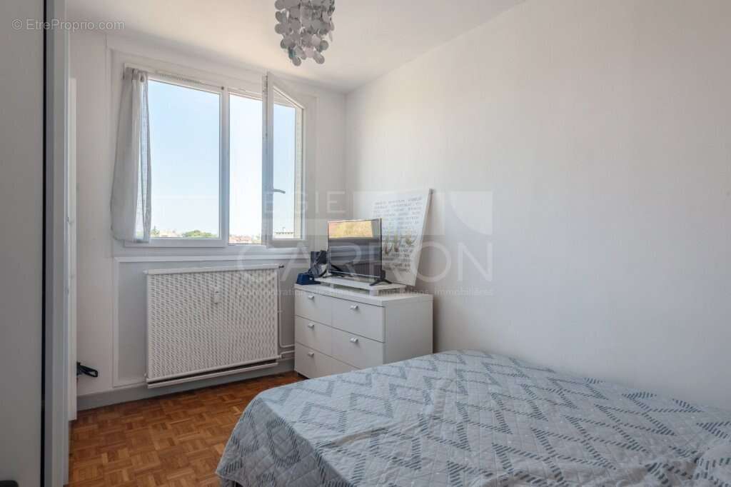 Appartement à PIERRE-BENITE