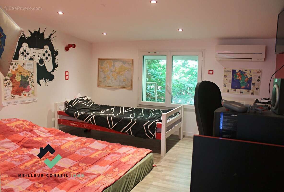 Maison à LE CHAFFAUT-SAINT-JURSON