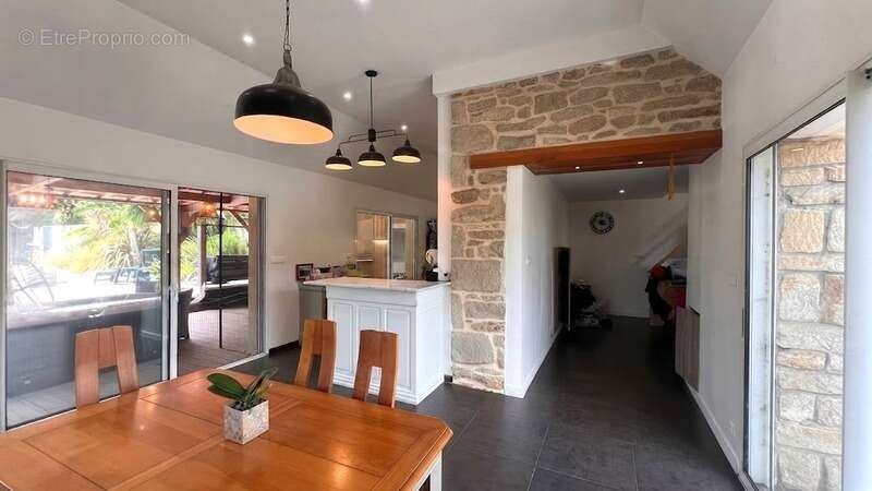 PLONÉIS (29) – Maison à vendre Type 6 de 115 m² habitable et 189 m² utile – Terrain de 1 320 m² – Double garage – Piscine - photo 13