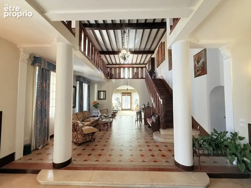 Maison 16 pièces 515 m² à vendre à La Rochefoucauld (16110) - photo 2