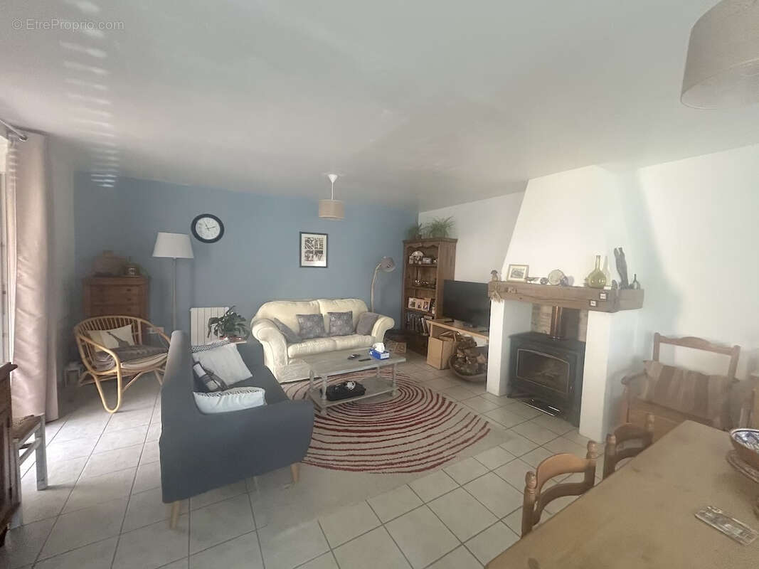 Maison de village rénovée avec gout, 2 chambres, services a 2 pas. - photo 2