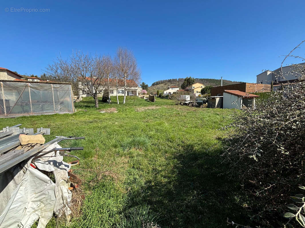 Terrain à LE MONTEIL