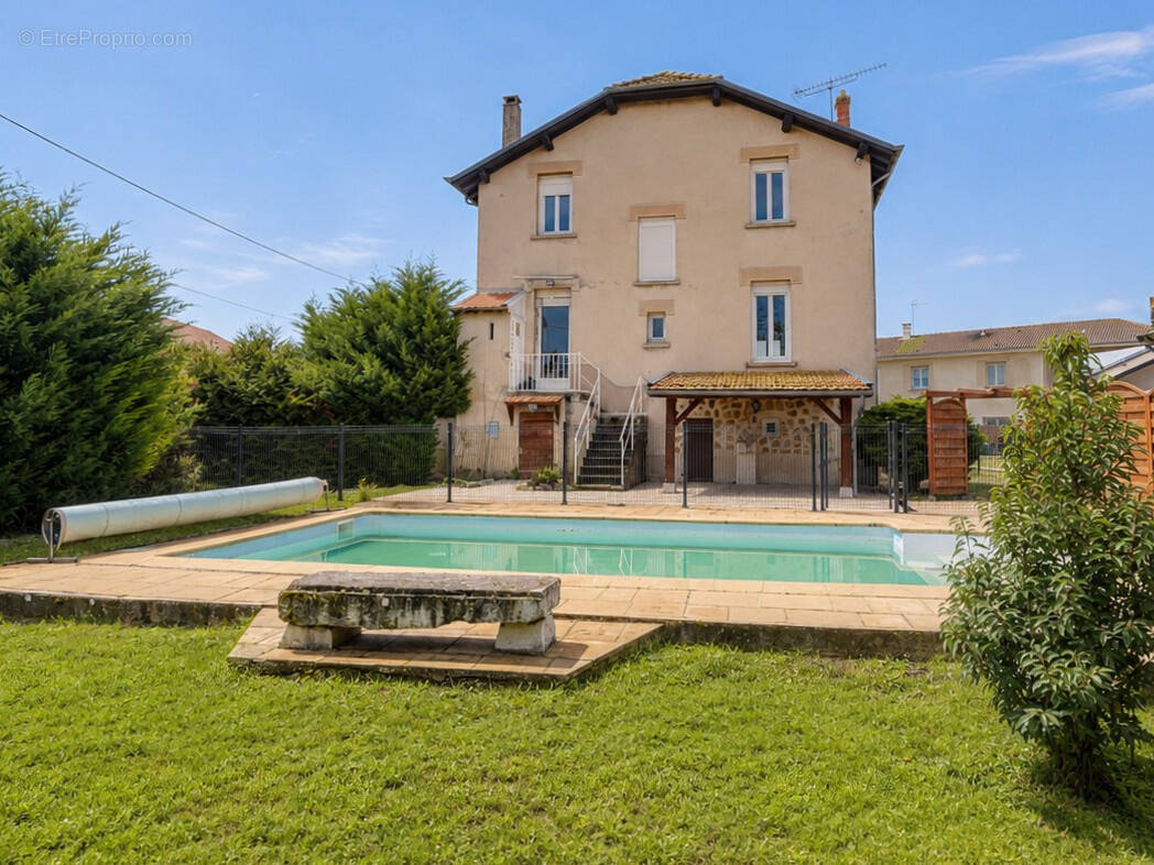 Maison à SAINT-PAUL-DE-VARAX