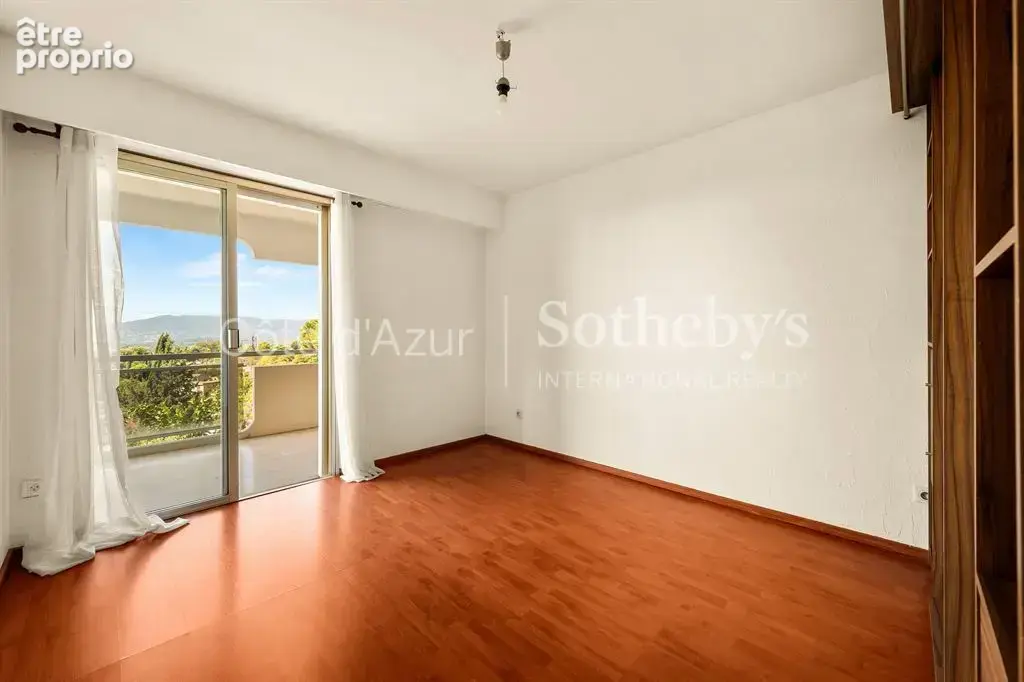 Le Cannet résidentiel, appartement à rénover avec terrasse, piscine et vue sur la mer - photo 9