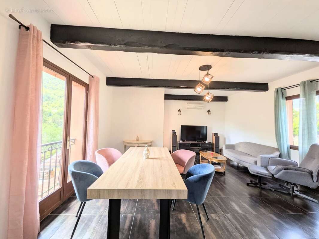 Sospel – À 35 minutes de Monaco – 5 pièces familial en duplex de 111 m² – Terrasse – Balcon - photo 4