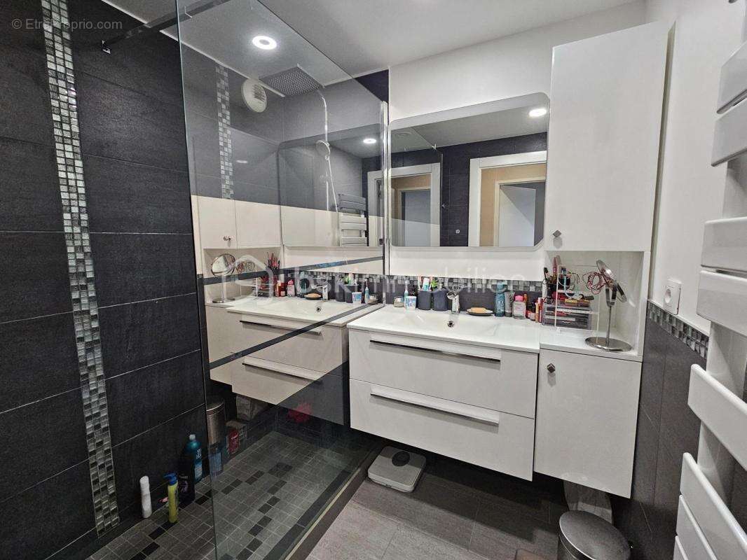 Appartement à VAUJOURS