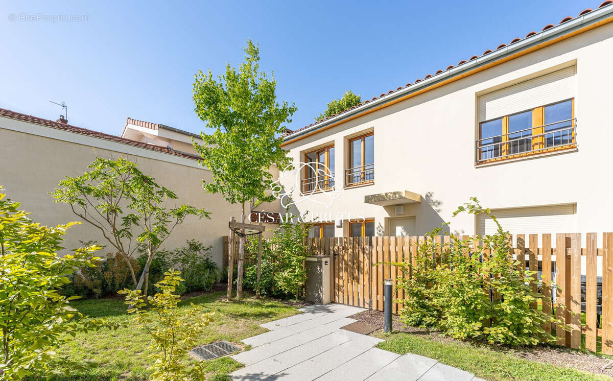 Maison 101 m² à Sainte-Foy-Les-Lyon  - photo 2