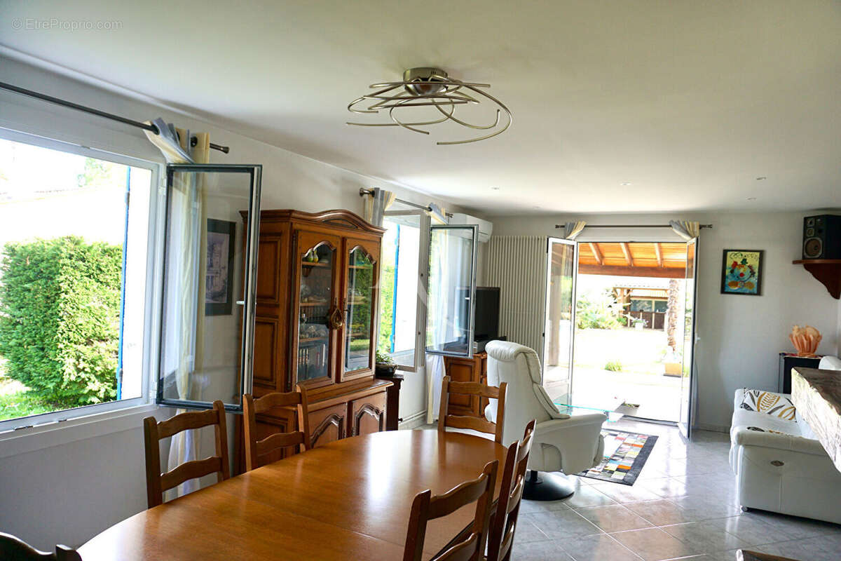Propriété familiale avec piscine et dépendances - FONTCOUVERTE - photo 6