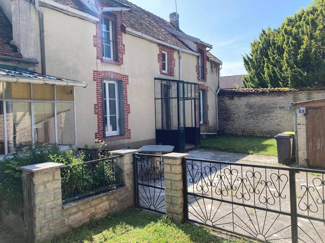 Photo 1 - Maison à SAINTE-COLOMBE-SUR-SEINE