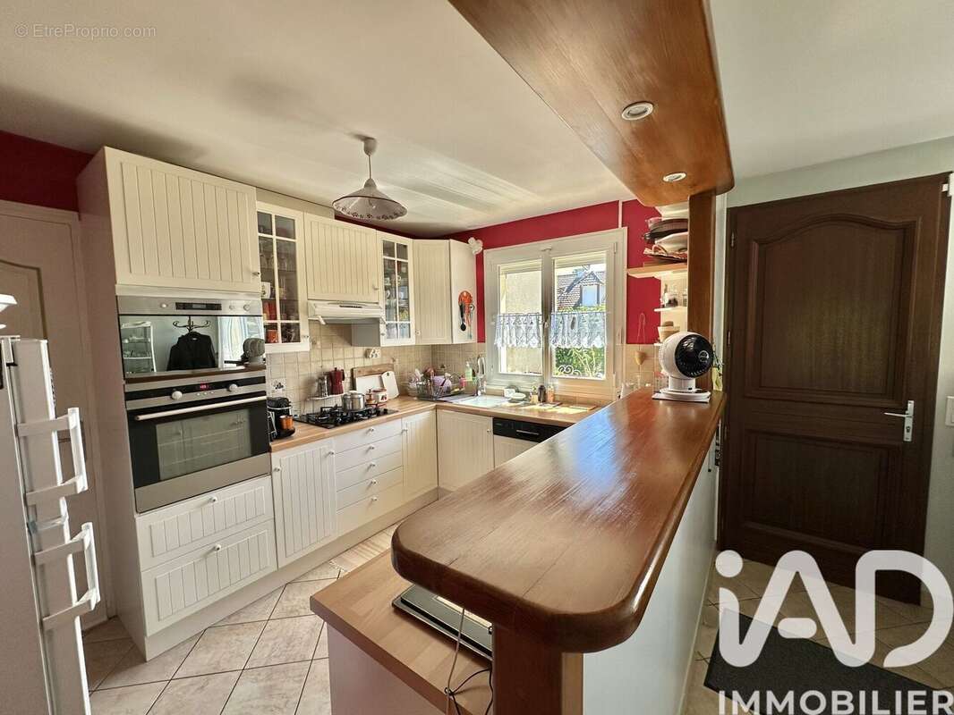 Maison 120 m² à Saint-Arnoult-En-Yvelines  - photo 8