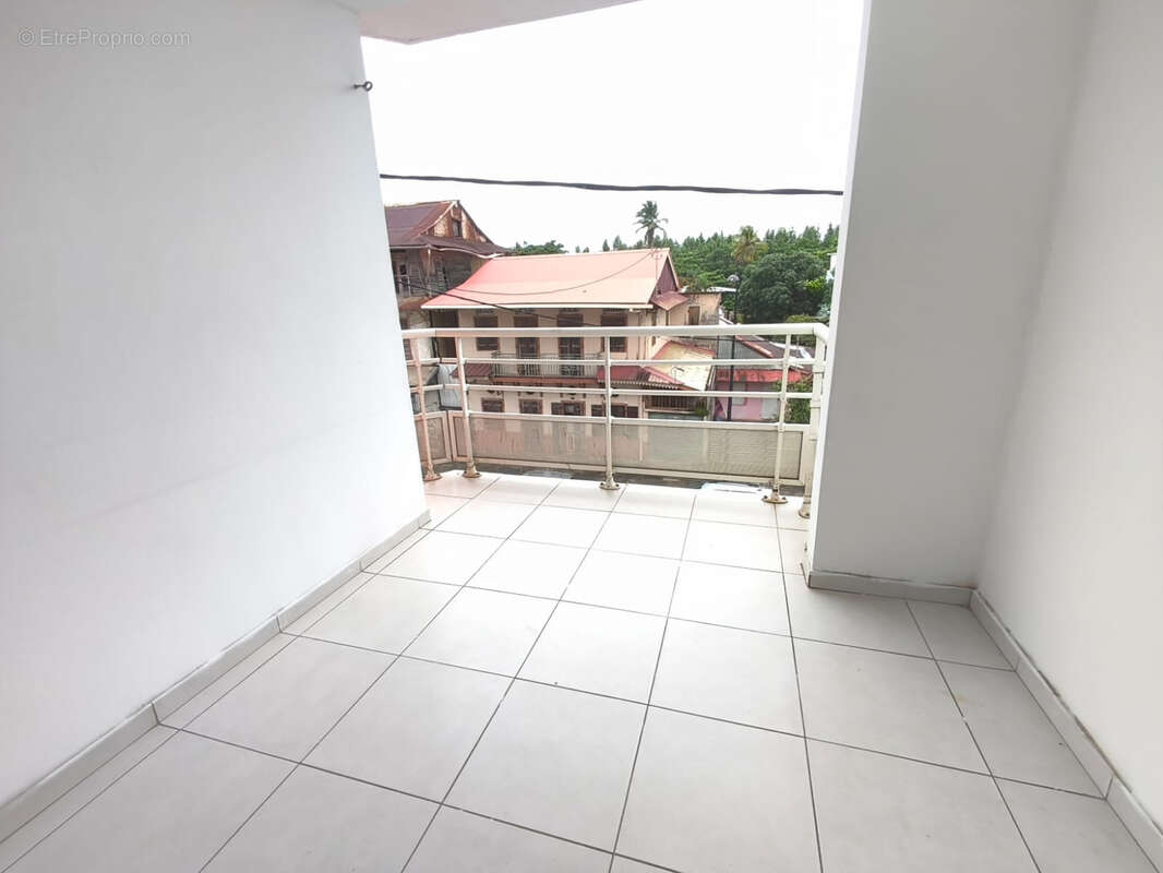 Appartement T2 avec ascenseur - 47m2 - centre-ville de CAYENNE - photo 11