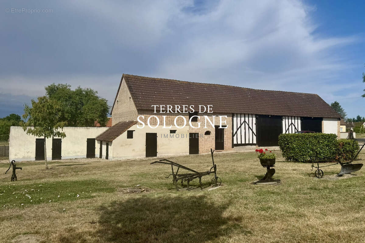 Maison à CHAUMONT-SUR-THARONNE