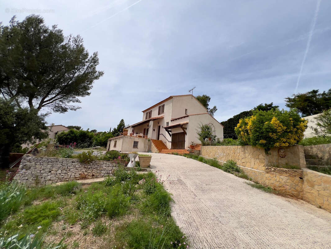 Maison à CARNOUX-EN-PROVENCE