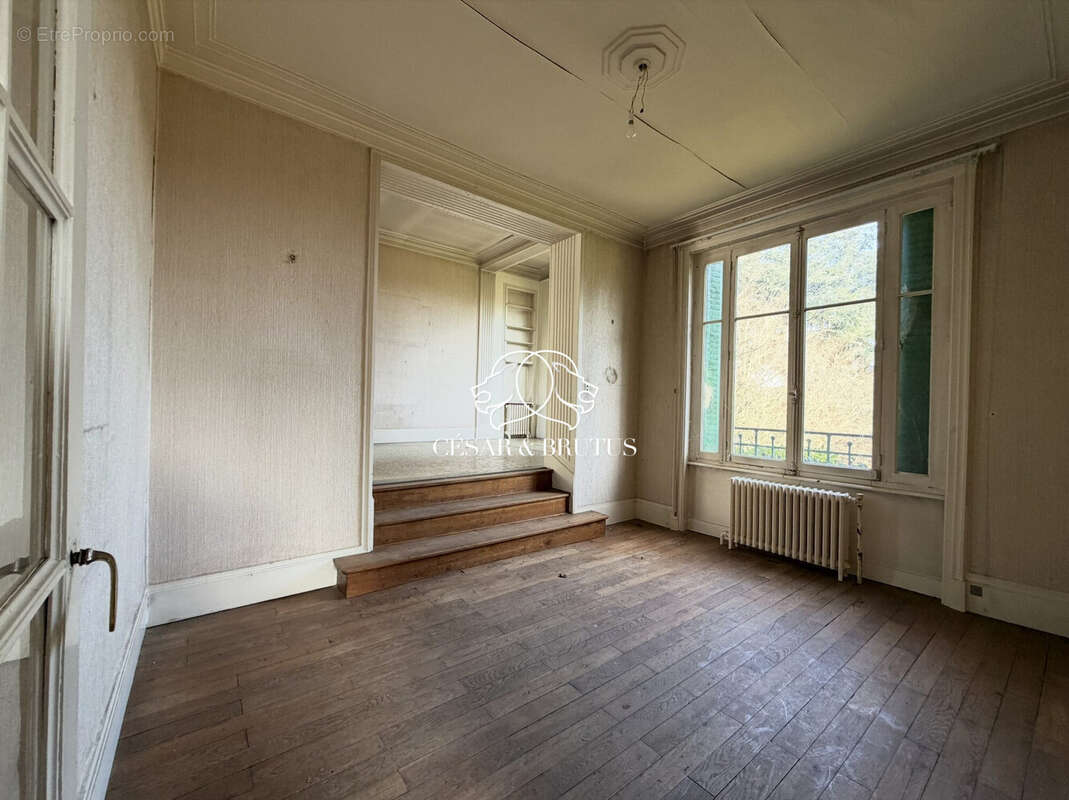 Appartement à CHARBONNIERES-LES-BAINS