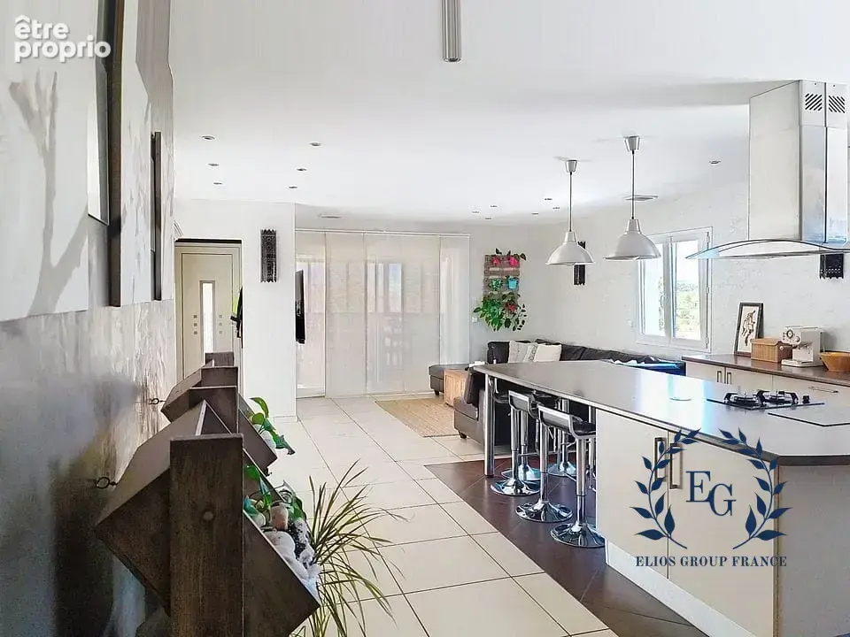 Maison 10 pièces 260 m² à vendre à Villeveyrac (34560) - photo 5