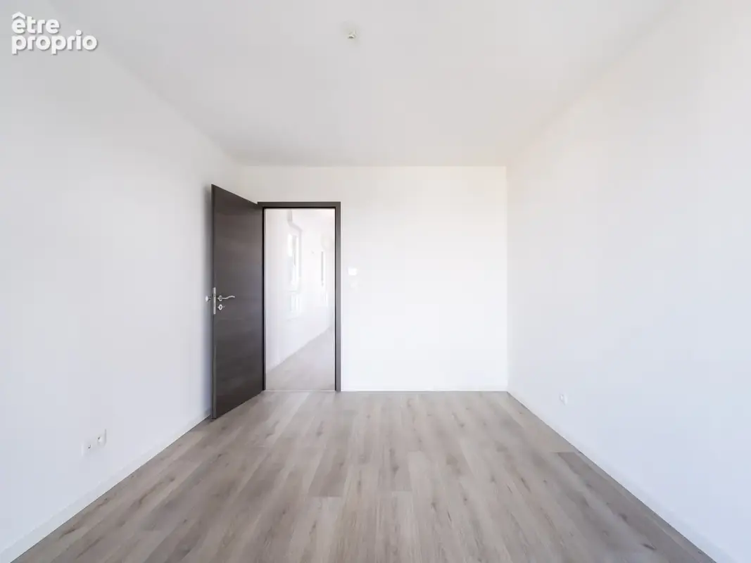 Appartement T4 de 155 m2 avec terrasse, loggia, garage et parking intérieur à Metz - photo 13