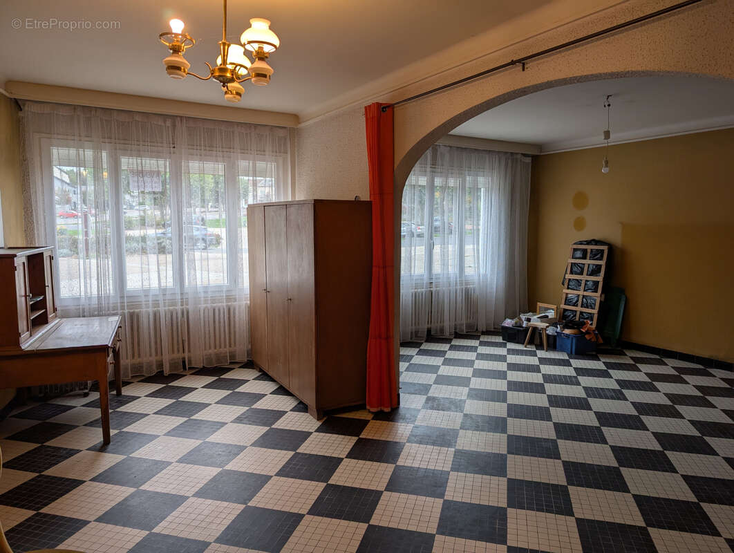 Maison à LE MAYET-DE-MONTAGNE