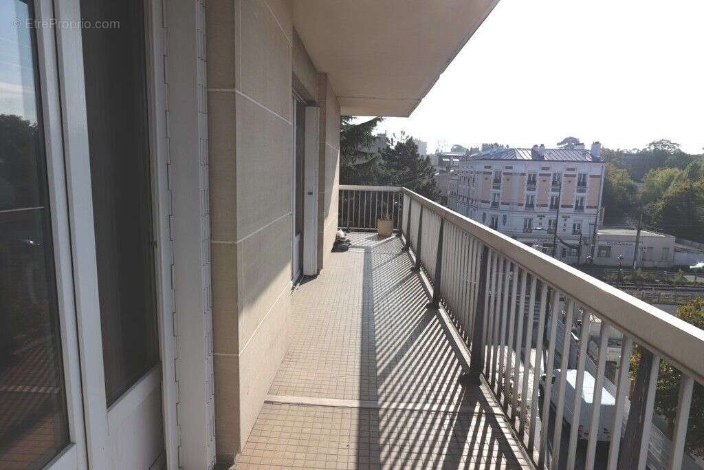 Appartement à LES PAVILLONS-SOUS-BOIS