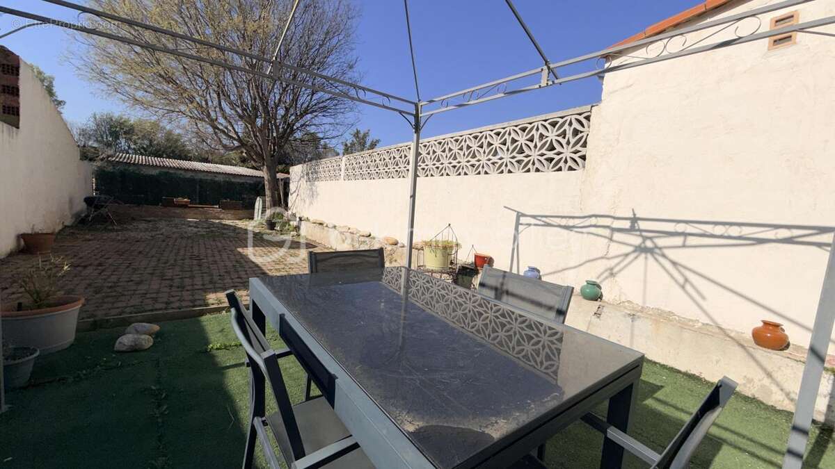 Maison à PEZILLA-LA-RIVIERE