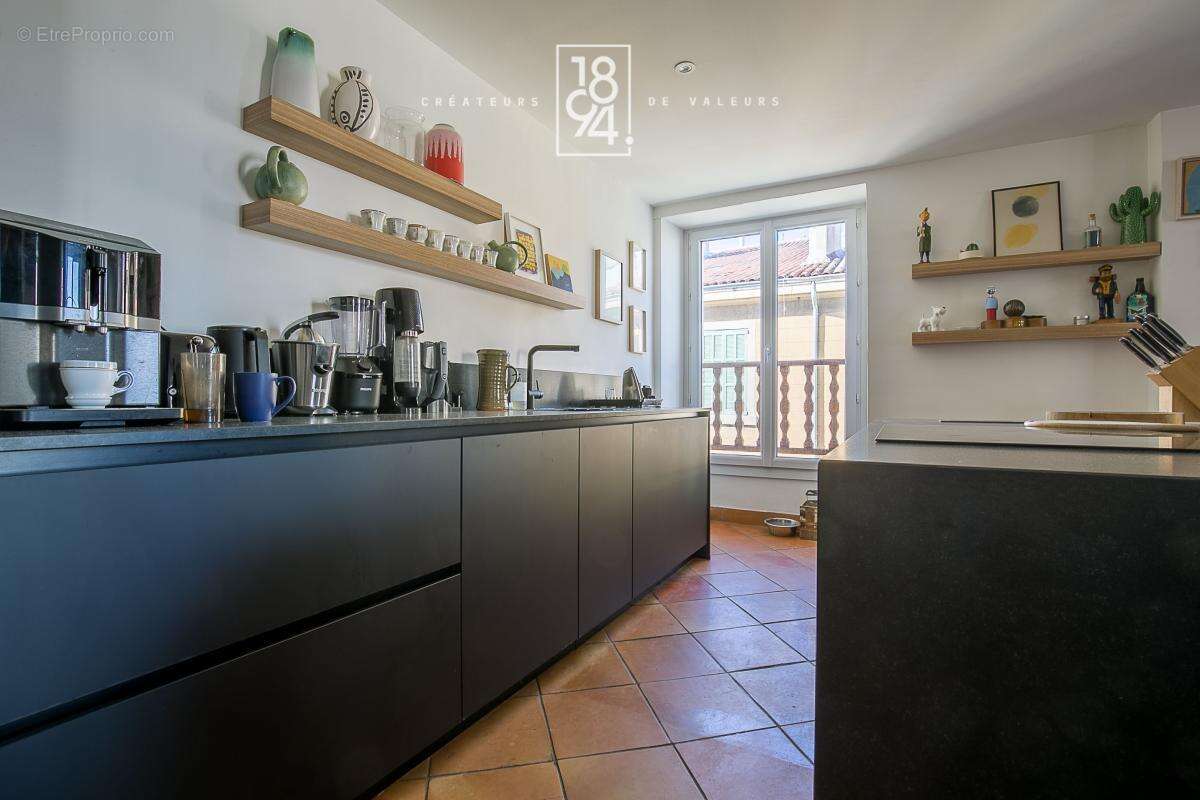 Appartement à MARSEILLE-1E