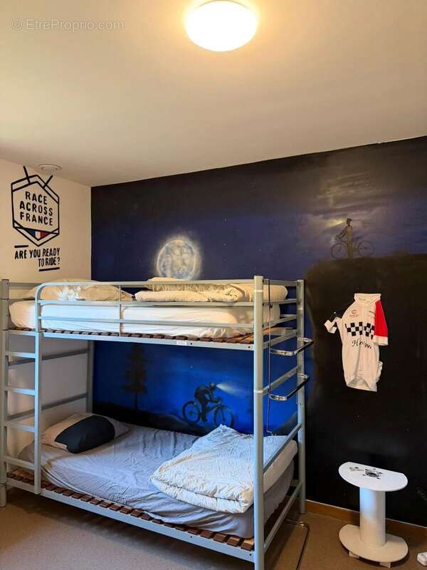 Commerce à PERNES-LES-FONTAINES