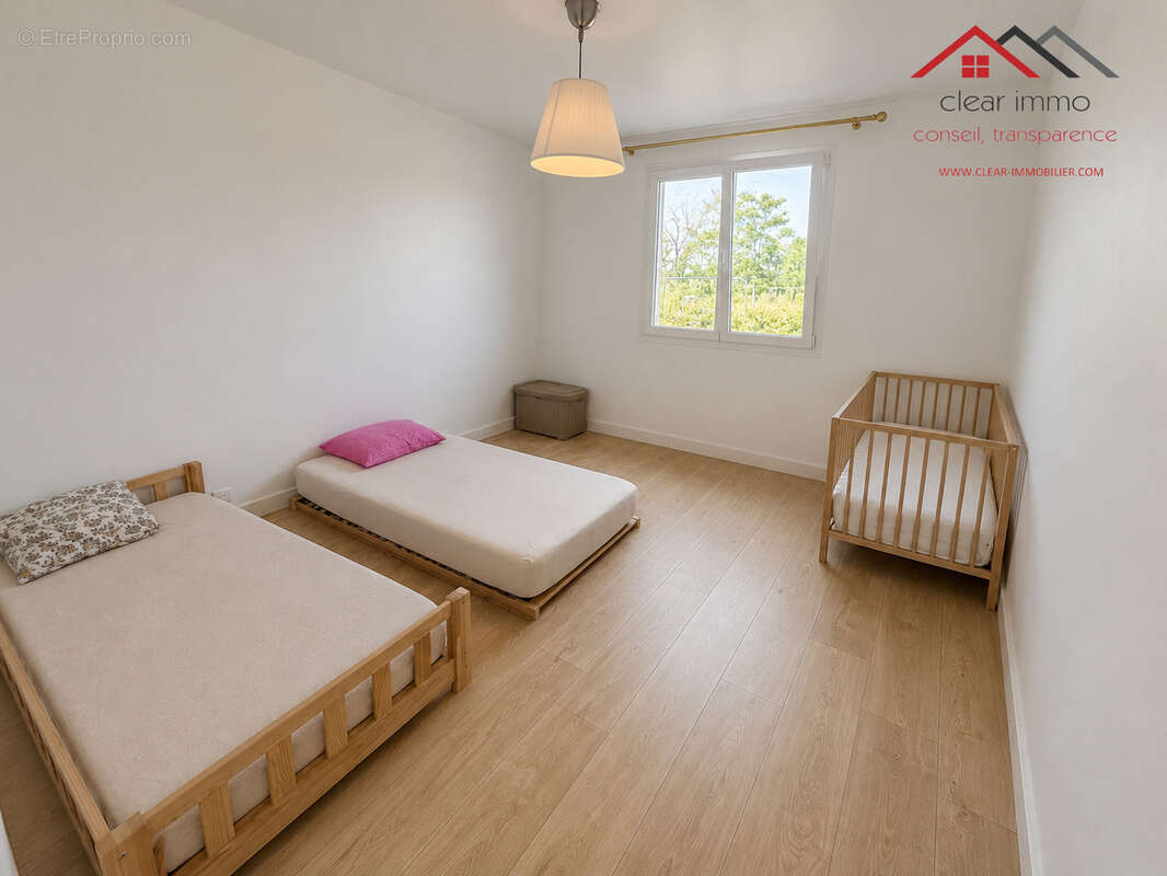 Maison individuelle de 130 m2 sur un terrain de 20 ares   Nombreuses dépendances - photo 13