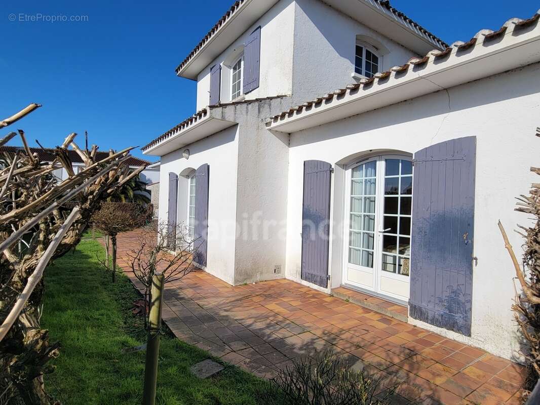 ( 85 ) Vendée entre NOIRMOUTIER , PORNIC et CHALLANS à vendre centre ville  BEAUVOIR SUR MER maison 7 pièces , 181 m² ,4 chambre - photo 25