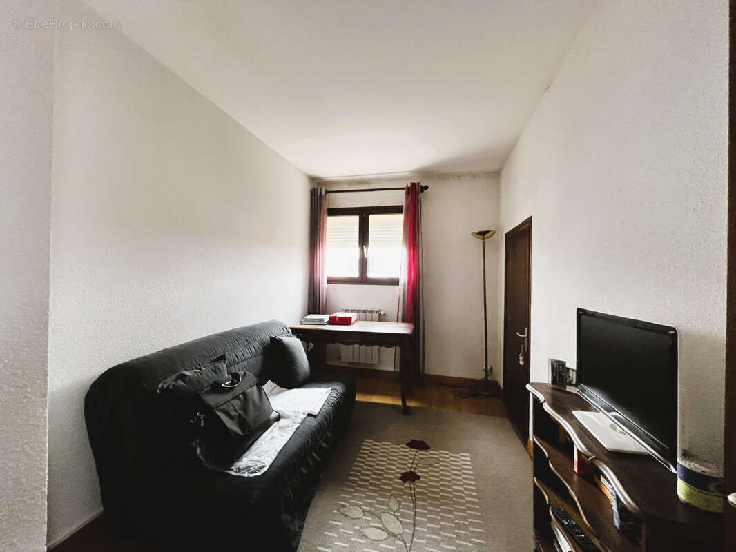 Maison à SAINT-LAURENT-DE-LA-SALANQUE