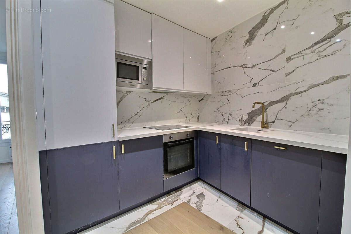 Appartement à COURBEVOIE