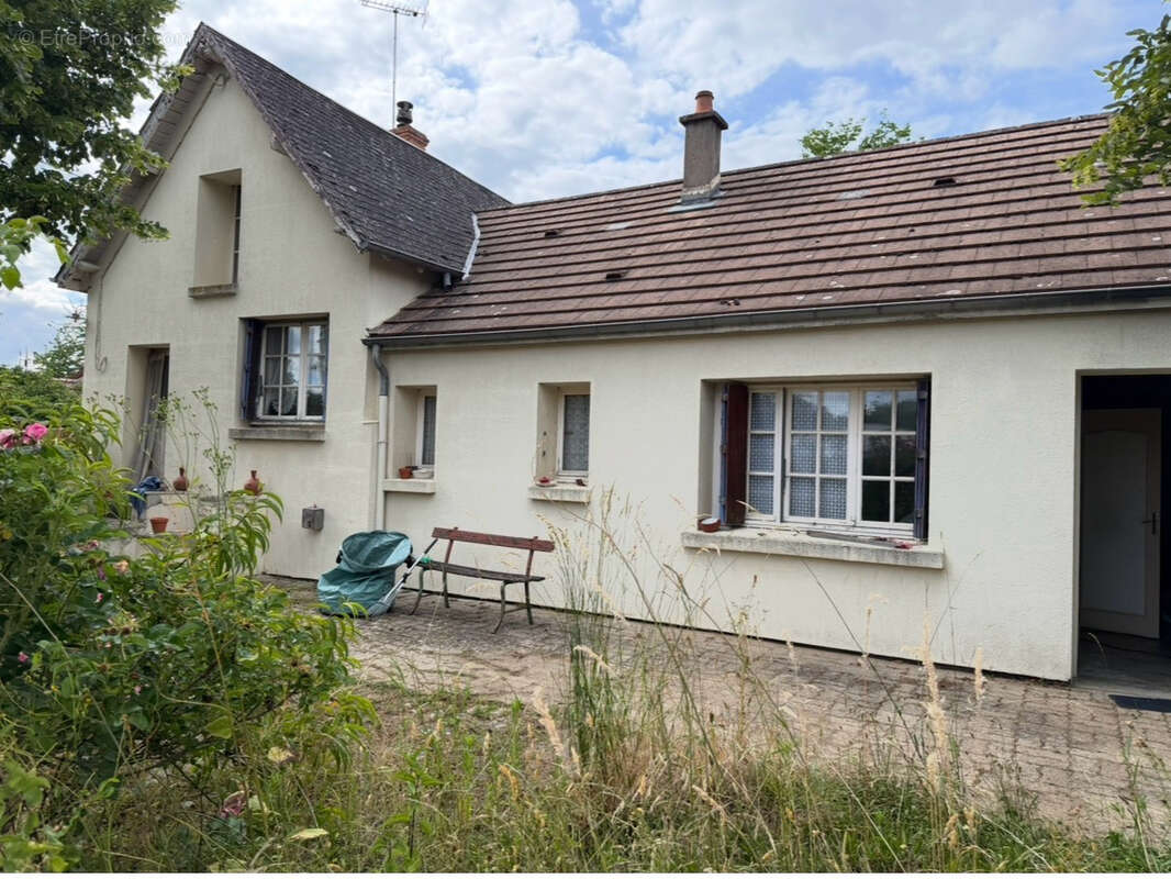 Maison de village avec beau potentiel et beau terrain - photo 2