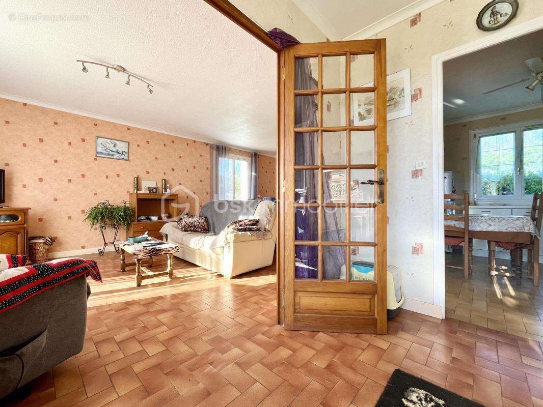 Maison à ROMANECHE-THORINS