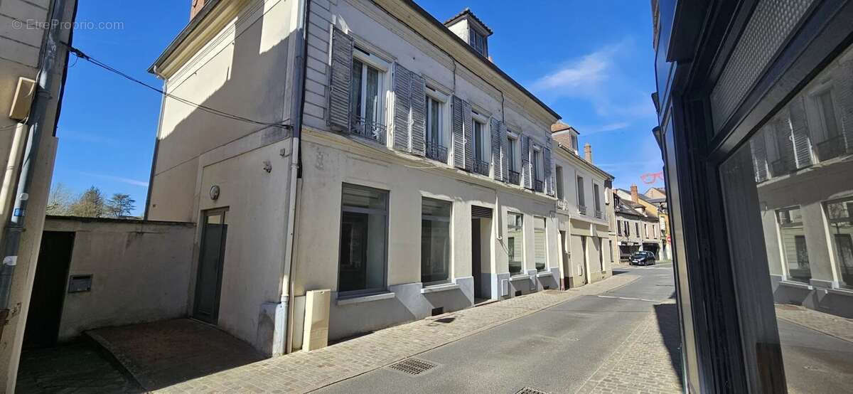Opportunité Rare – Ensemble Immobilier d'Exception avec Local Commercial & Maison de Caractère - photo 12