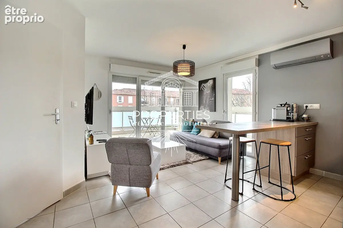 Cogolin - centre ville -t3  recent-- 53m²  ascenseur - terrasse - garage - photo 1